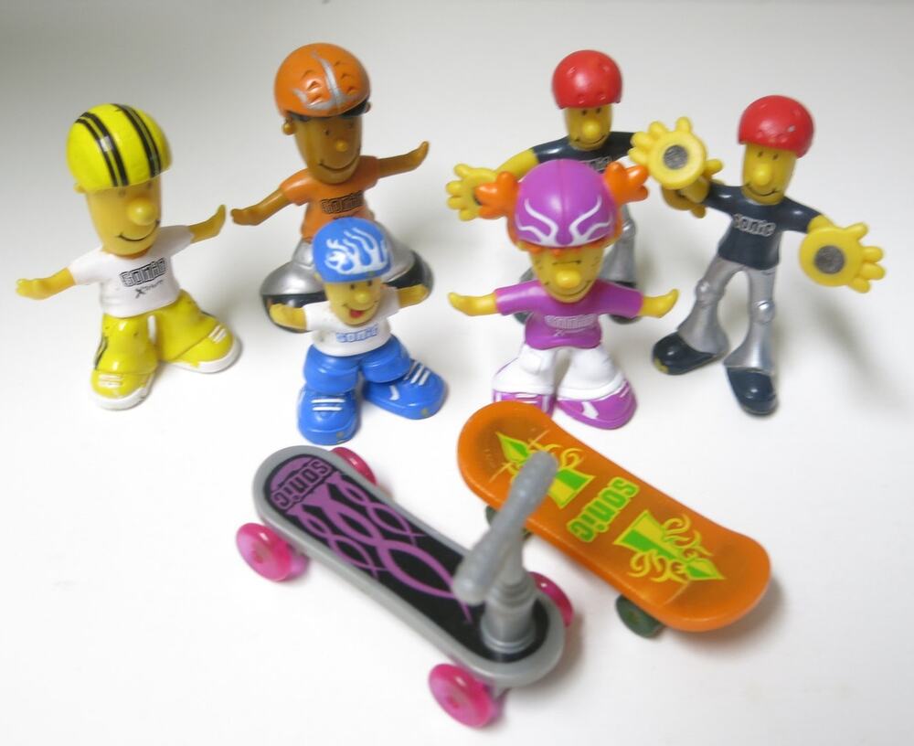 SONIC DRIVE IN Skateboards and Magnetic Skaters 8 Pieces Action Figures 2005